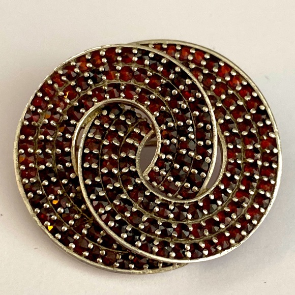 Jewelry - Vintage sterling silver and garnets brooch pin